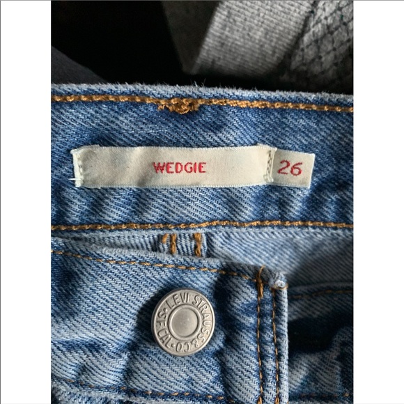 *Levi’s Wedgie Jeans* 26 - Picture 3 of 3